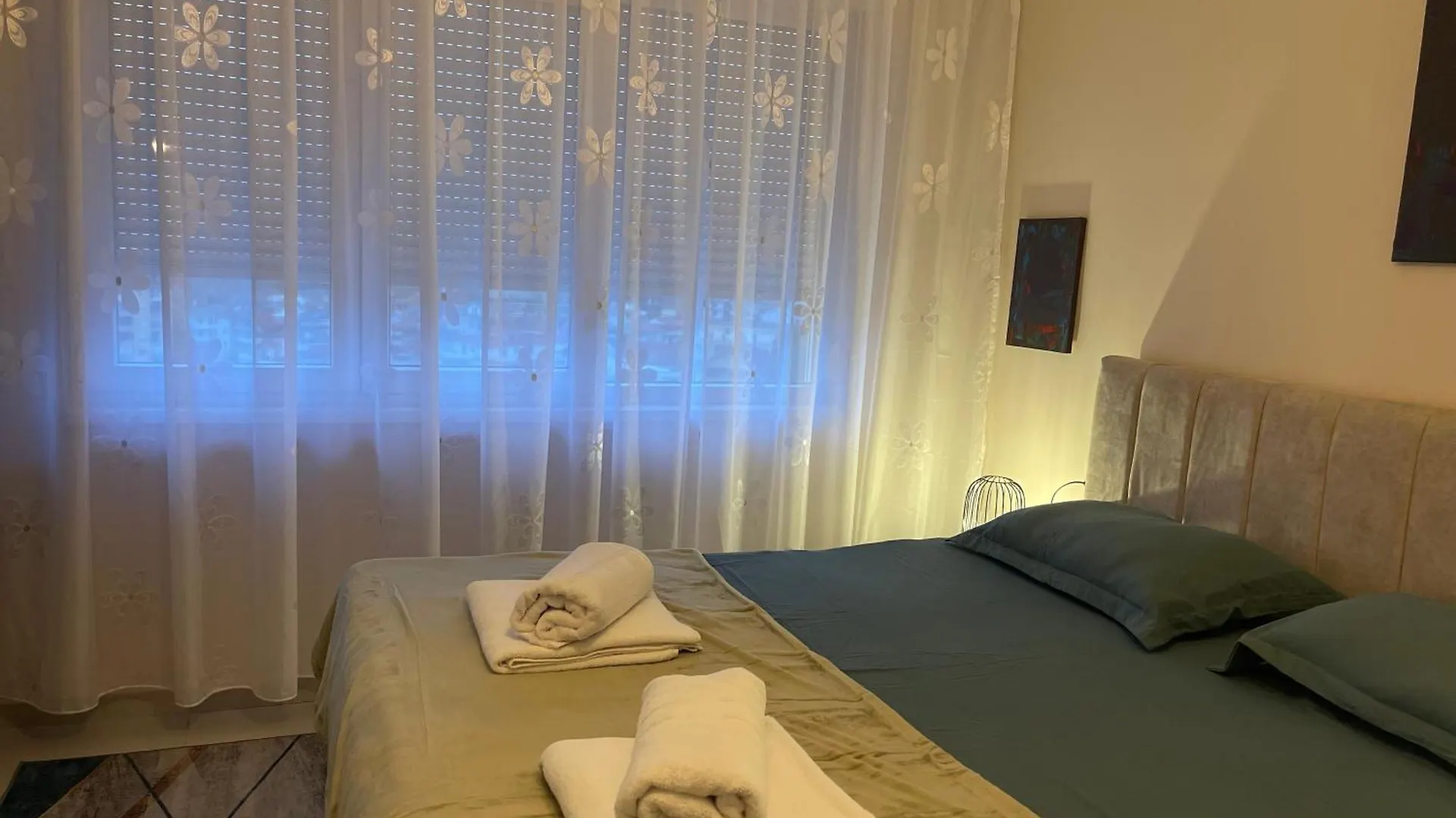 Loft Apartment Τίρανα 0*,