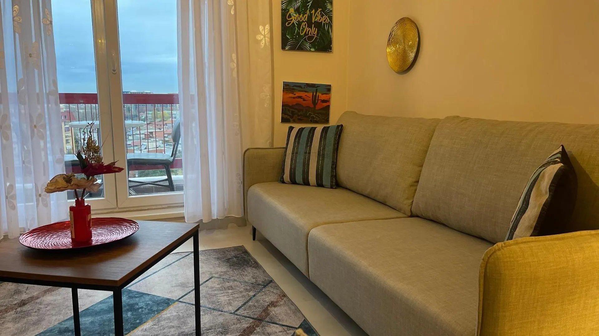 Loft Apartment Τίρανα 0*,
